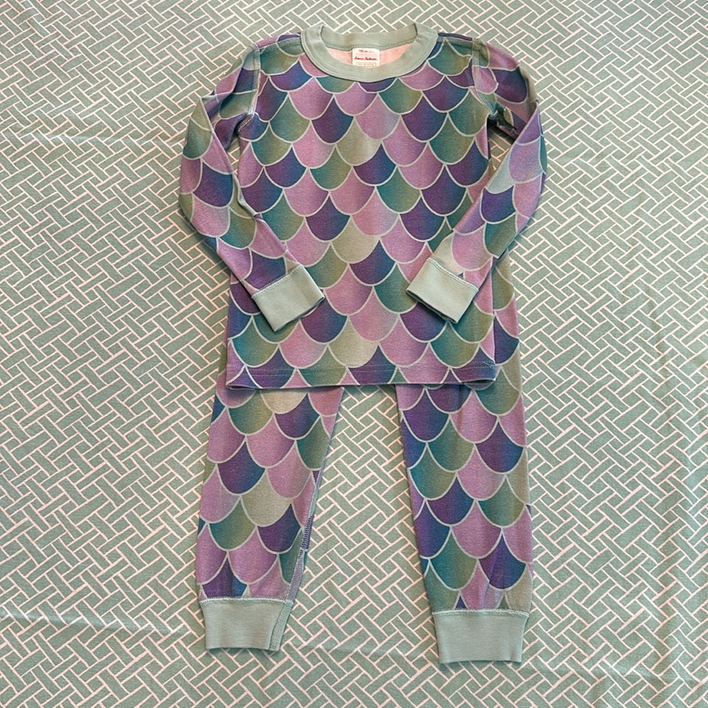 Hanna Andersson Kids Pajamas - Purple and Green Scales